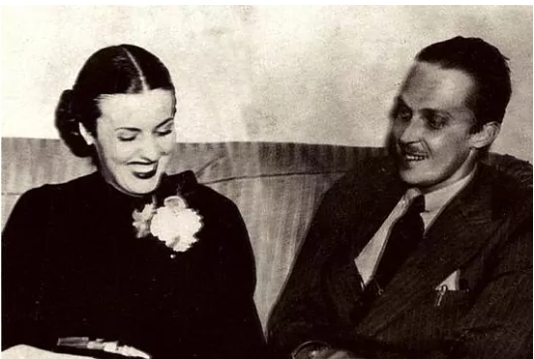 Con su segunda esposa, Marta Esther Rocafort.