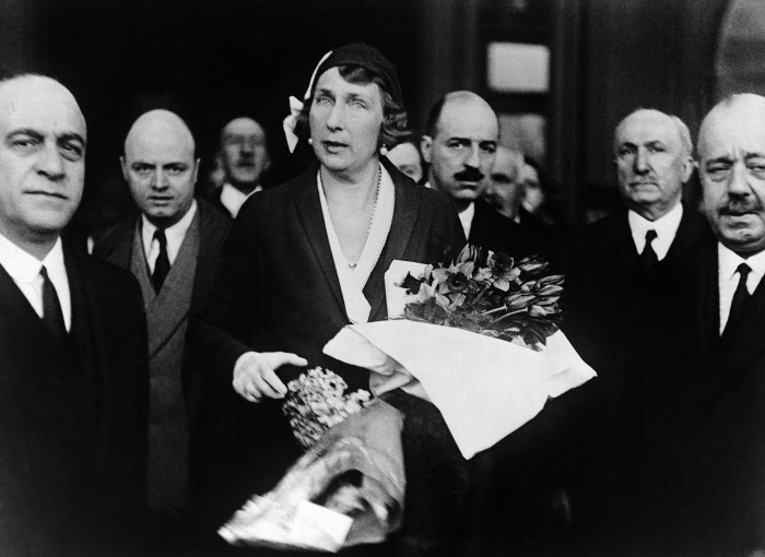 La reina Victoria Eugenia, a su llegada a Pars, el 15 de abril de 1931.