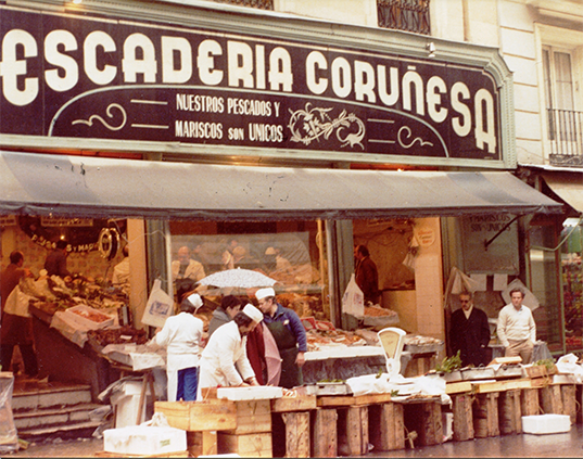 La tienda de Pescaderas Coruesas en la calle de Recoletos, en los aos 60.
