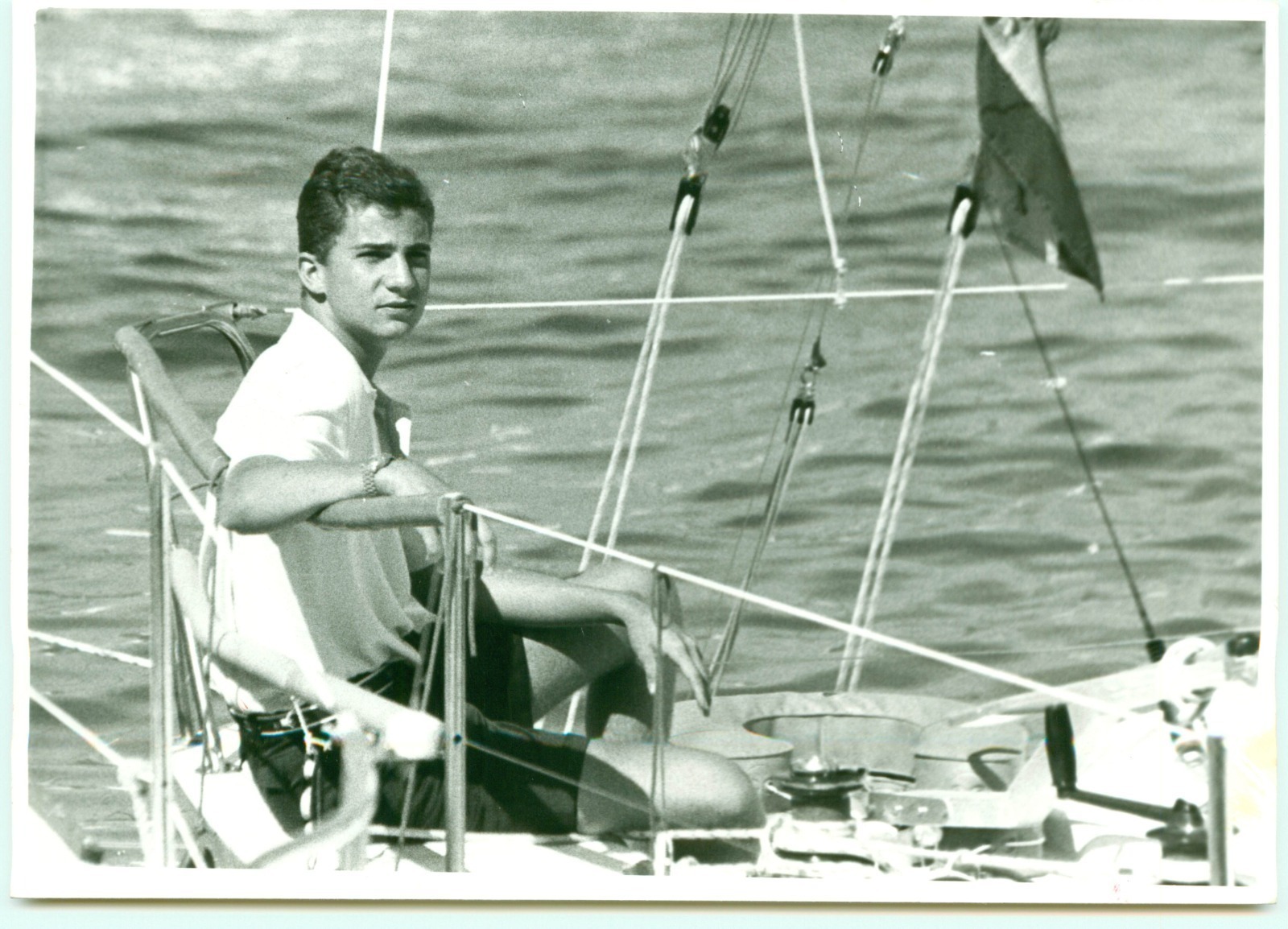 El Rey Felipe, en los aos 80, navegando en aguas de Mallorca.
