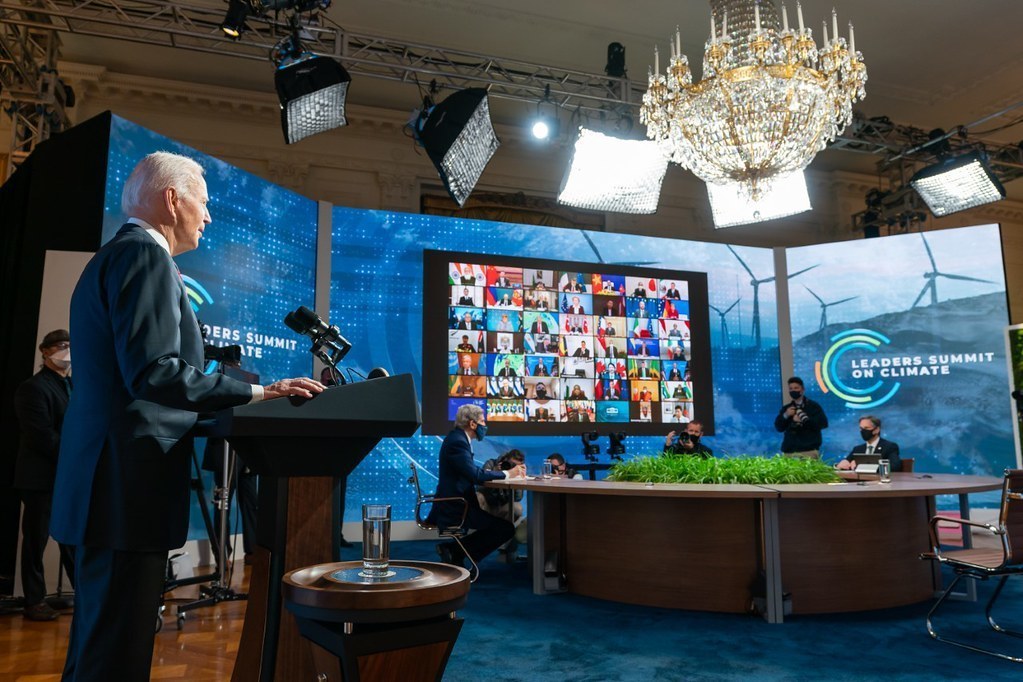 Joe Biden, durante la cumbre del clima virtual con los lderes invitados en la pantalla
