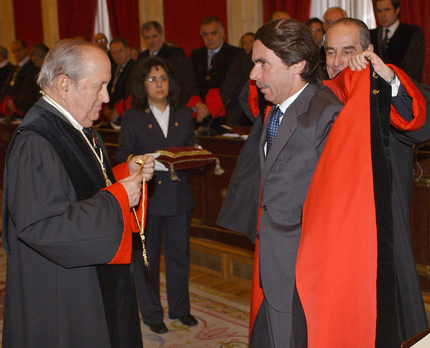 El 21 de abril de 1975, Jos Joaqun Puig de la Bellacasa fue uno de los 'padrinos' designados por el ex presidente Jos Mara Aznar, para su acto de ingreso en el Consejo de Estado.