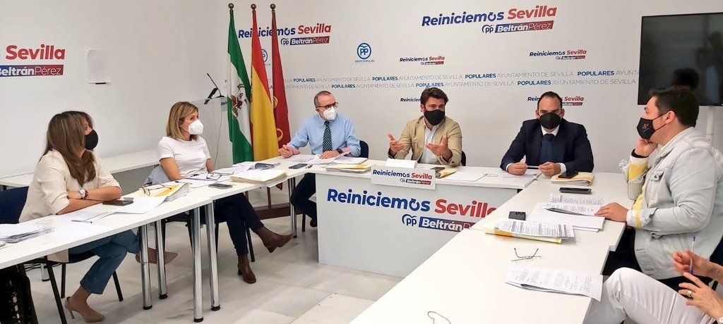 El portavoz municipal del PP en Sevilla, Beltr Prez, preside este viernes una reunin del grupo.