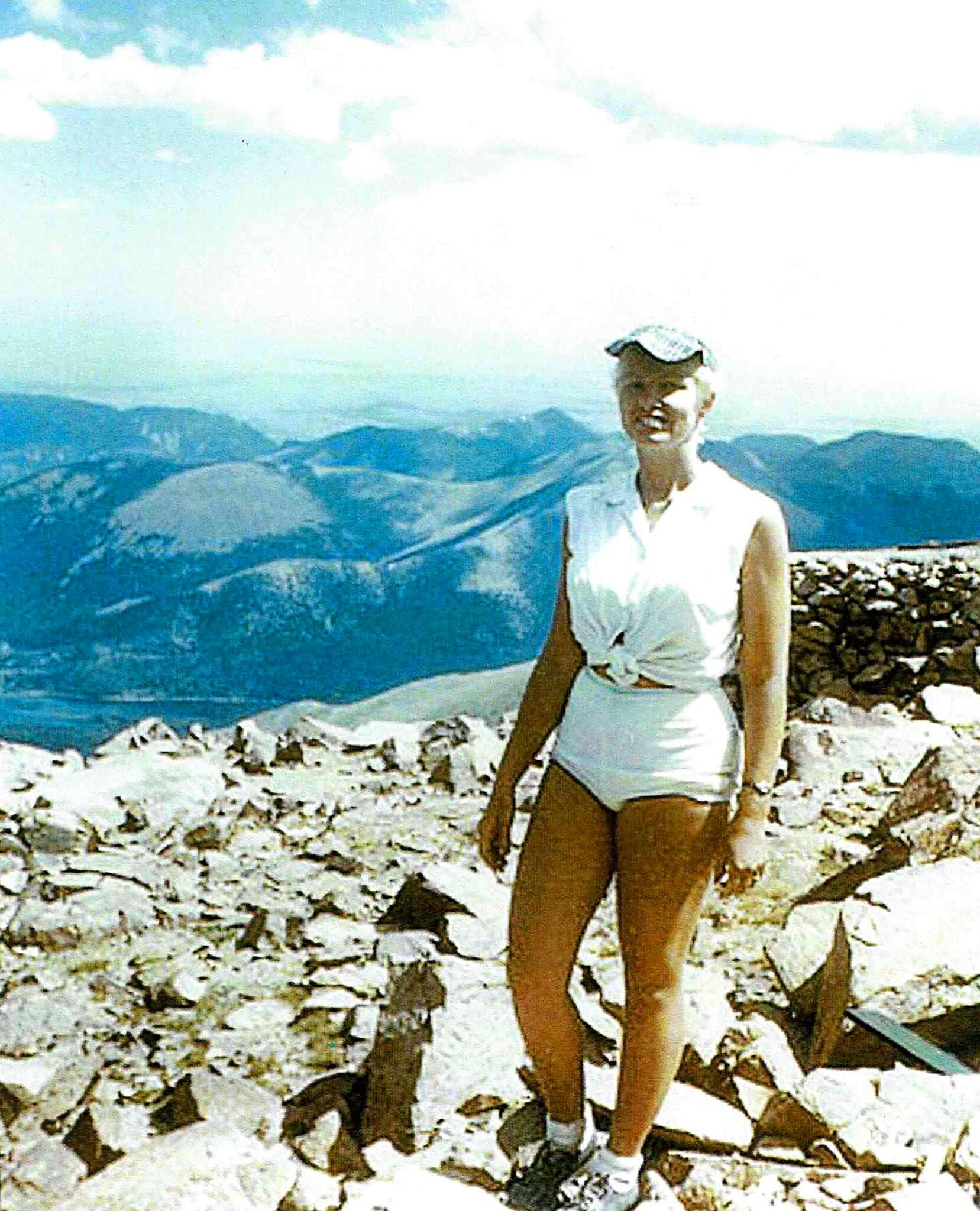 Arlene Pieper Stine en la cima de Pikes Peak