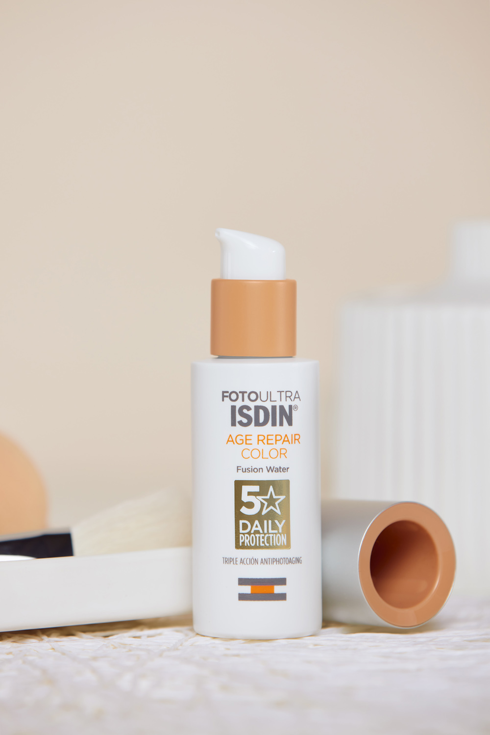 Age Repair Color es la ltima novedad en fotoproteccin de Isdin, perfecto si buscas una crema completa que te proteja y te ayuda a lucir buena cara de forma inmediata.