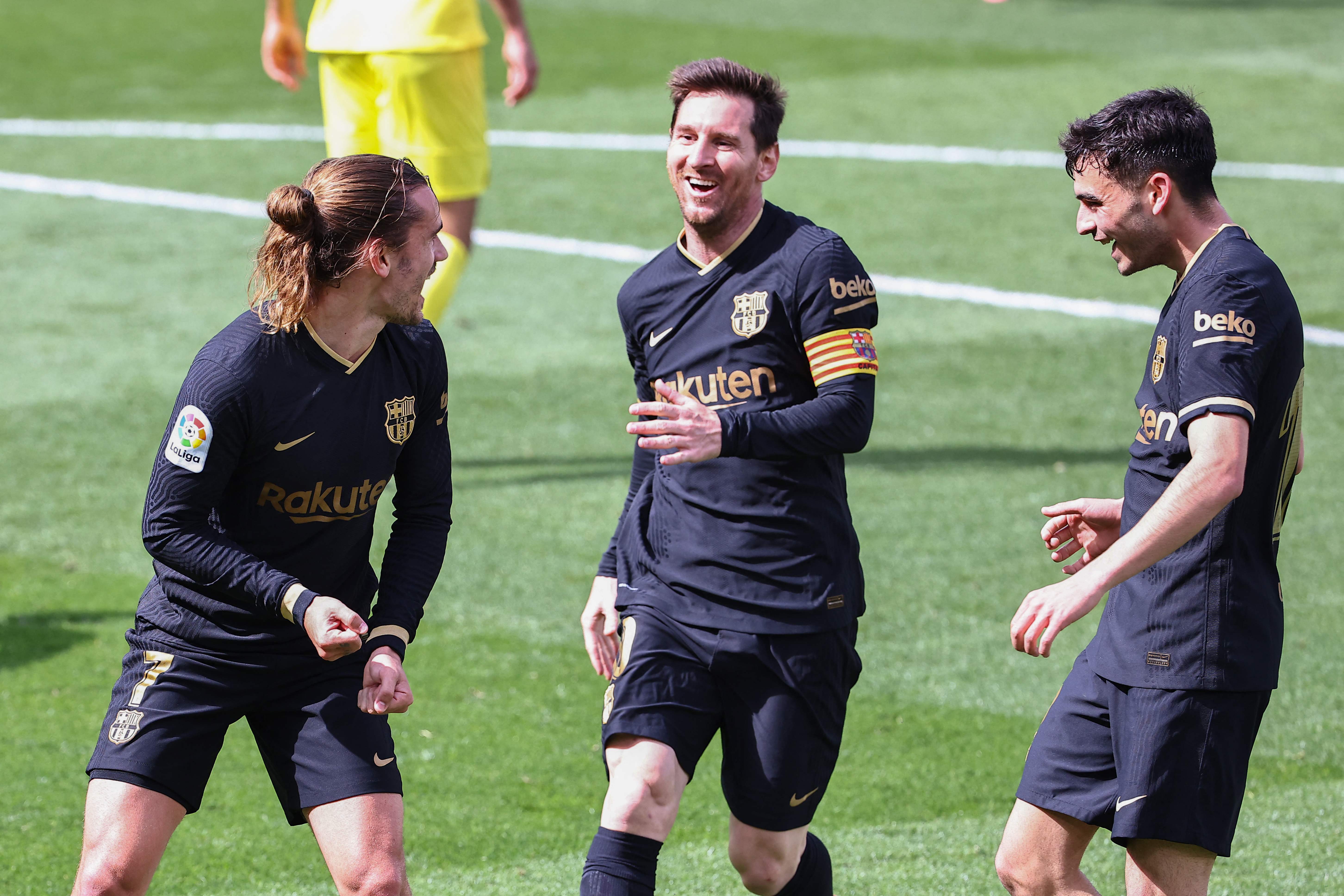 Griezmann, Messi y Pedri, contra el Villarreal.