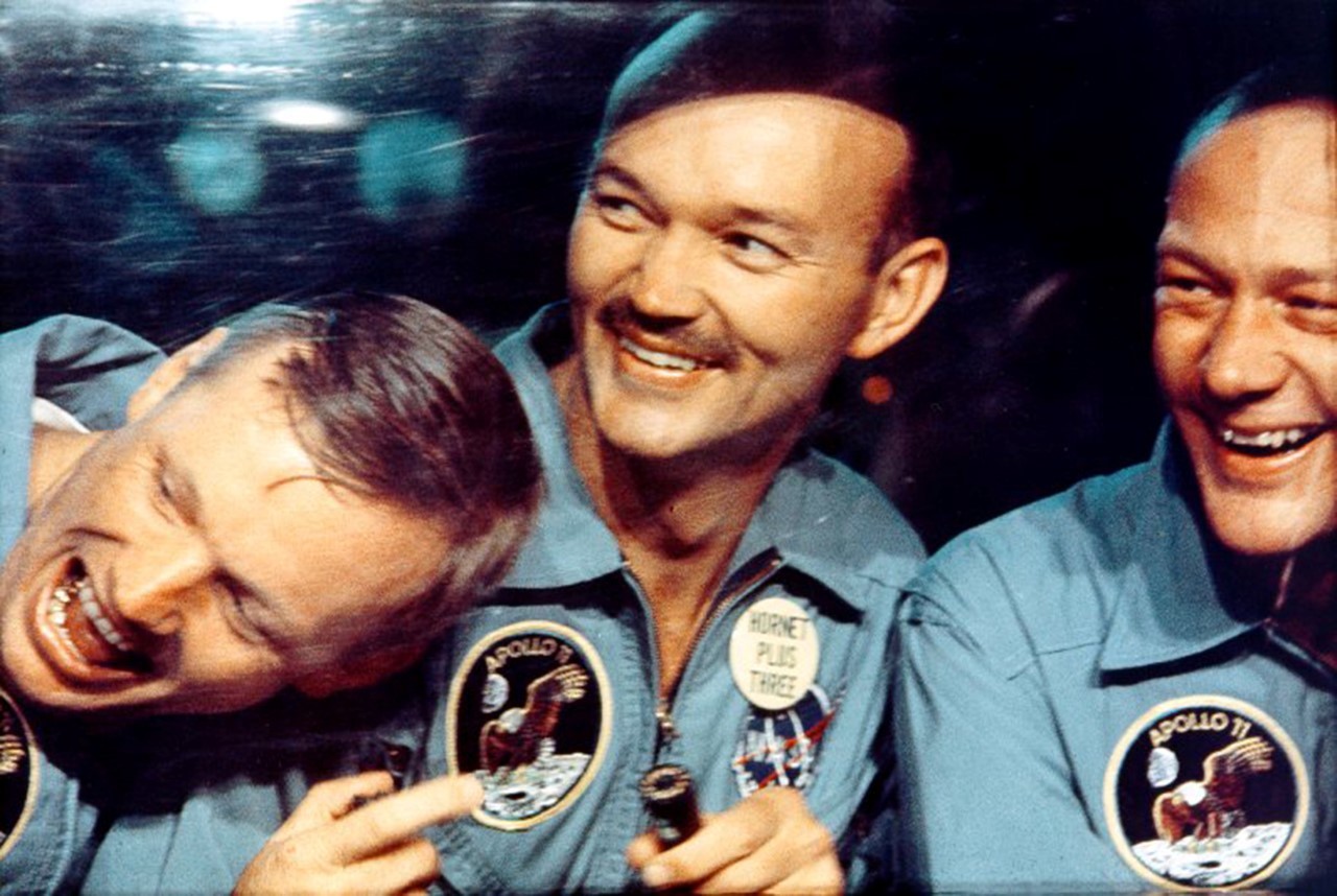 Collins, en el centro, con Armstrong (i) y Aldrin,  durante un acto con Nixon tras regresar de la Luna