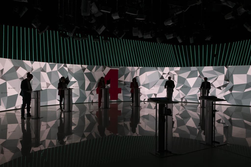 Debate entre los seis candidatos a la Comunidad de Madrid, en Telemadrid, el pasado 21 de abri.
