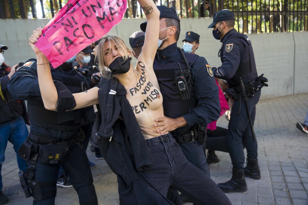 Una de las integrantes de Femen detenidas.