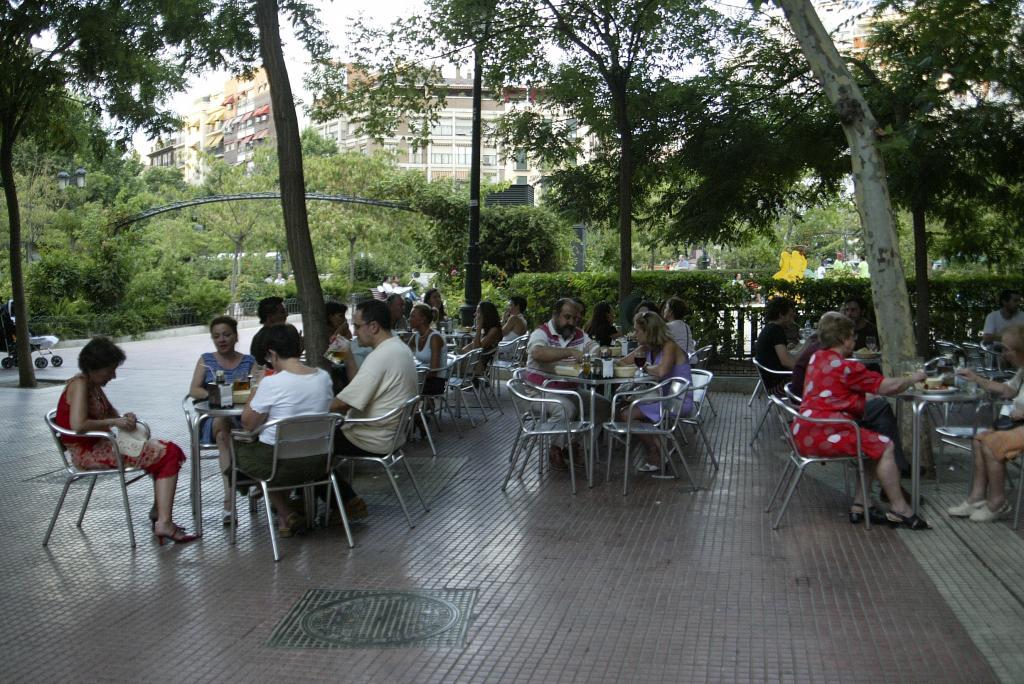 Terraza en la Plaza de Olavide, en Madrid.