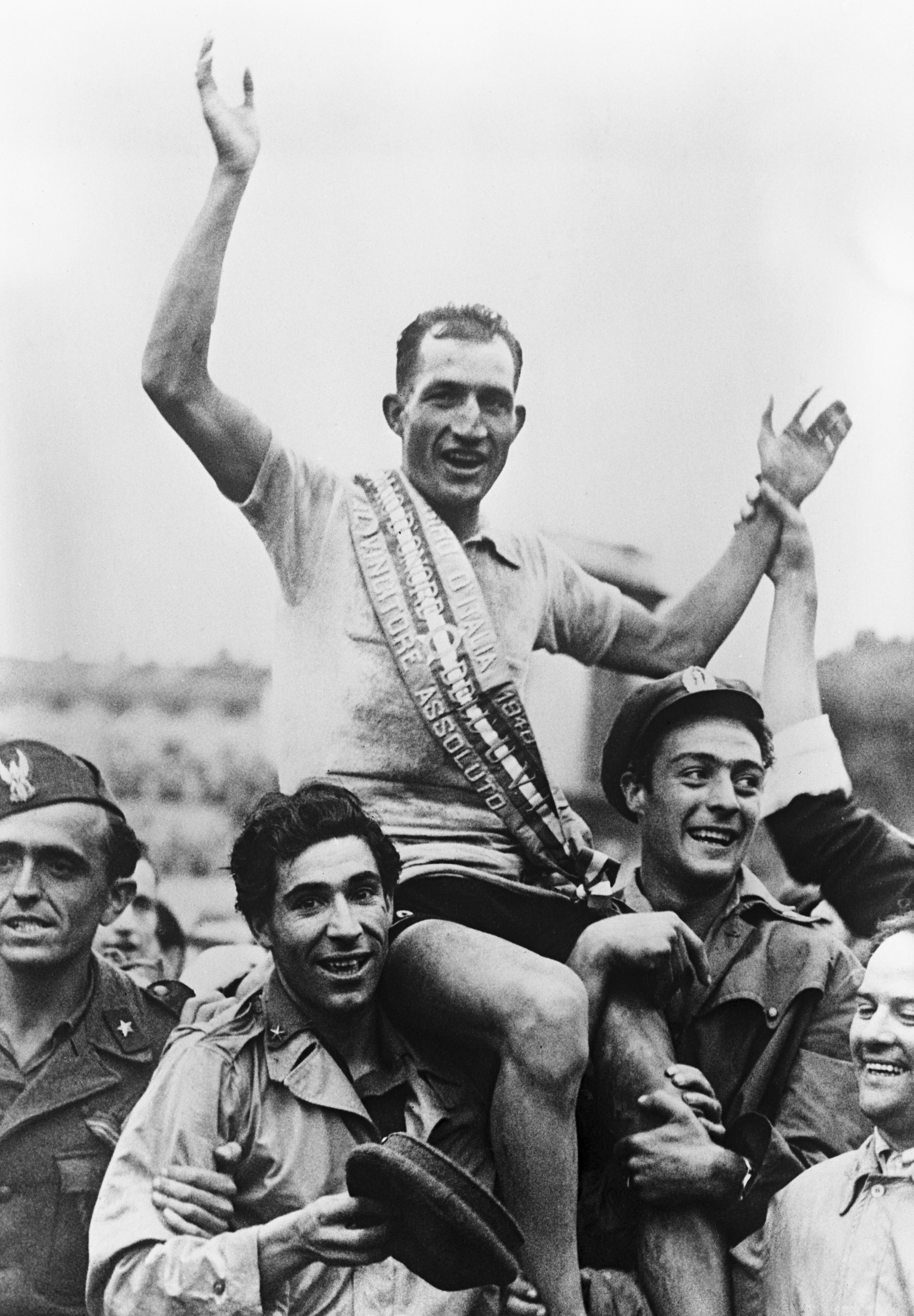 Bartali despus de haber ganado el Giro de Italia