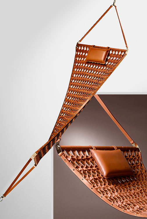 Hamaca 'Atelier O' con piel trenzada y 786 remaches, de la coleccin 'Objetos Nmadas', de Louis Vuitton.