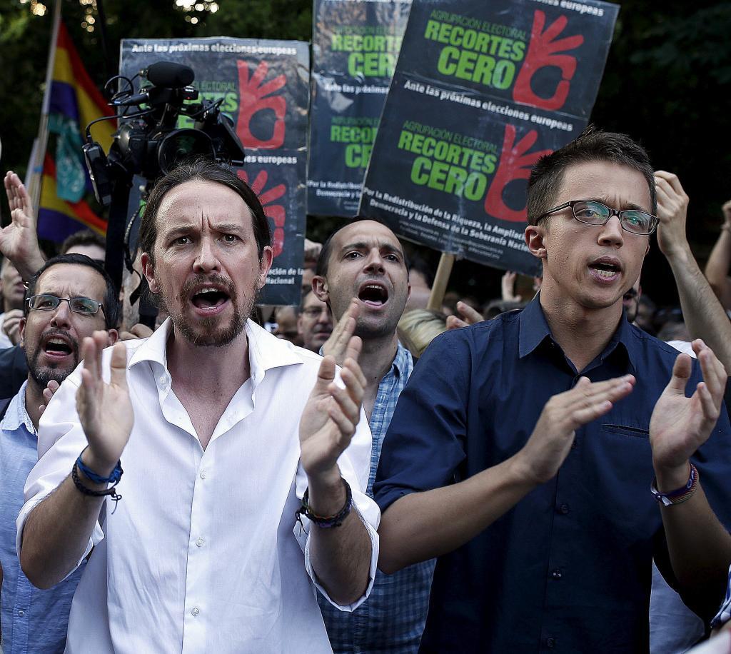 Pablo Iglesias e igo Errejn, en una manifestacin del 15-M.