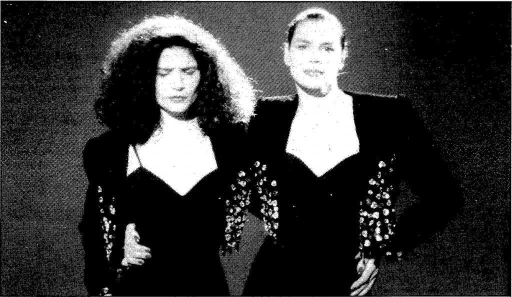 El grupo Azucar Moreno: Encarni y Toi Salazar en el festival de 1990