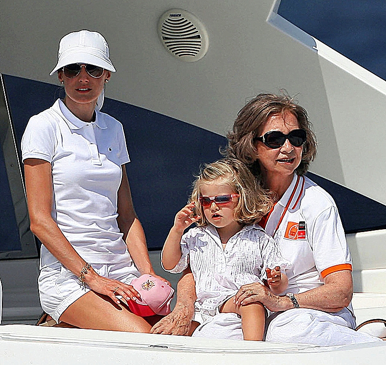 Reina Sofa con Doa Letizia y su nieta Leonor
