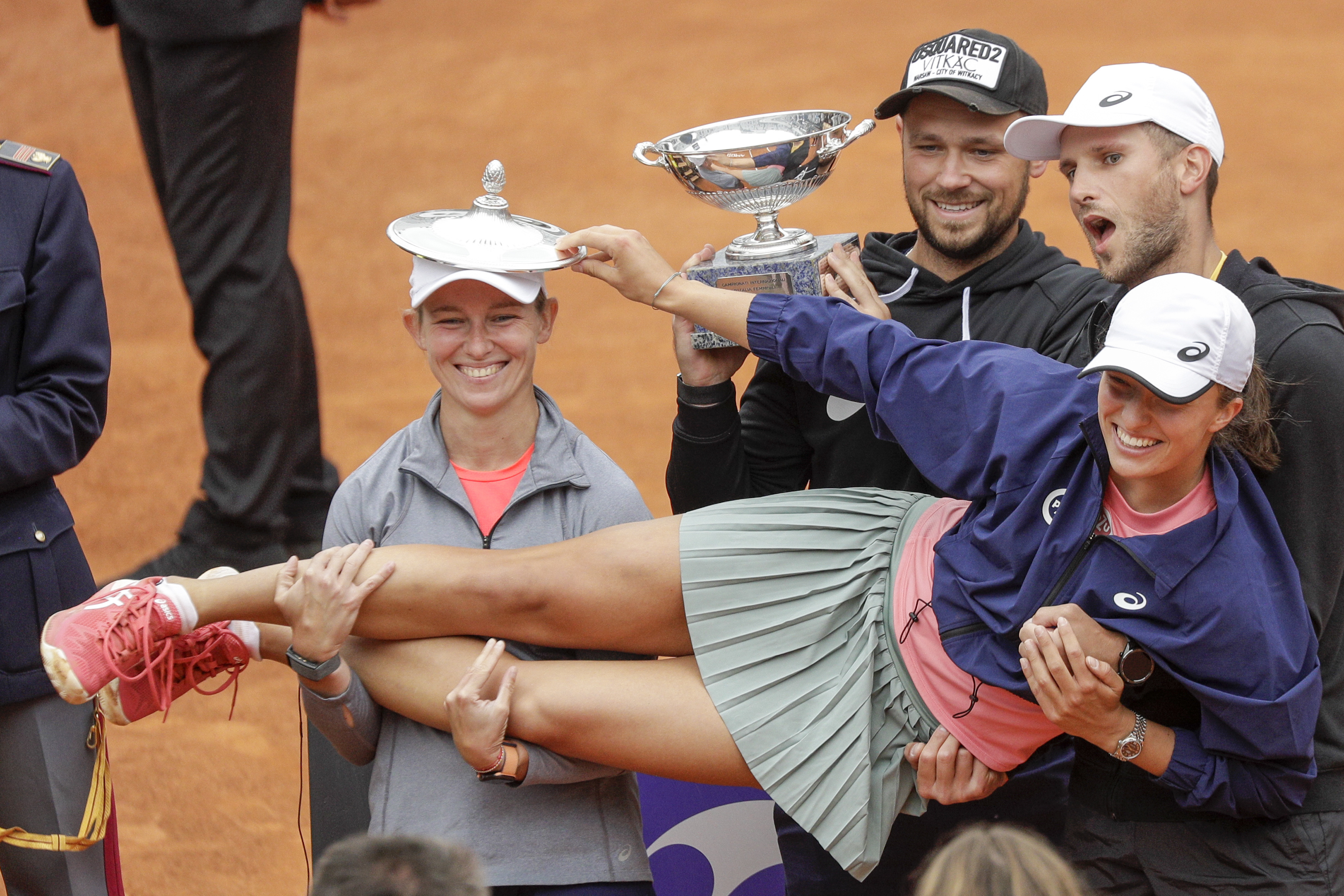 Swiatek, con su trofeo de campeona en Roma.