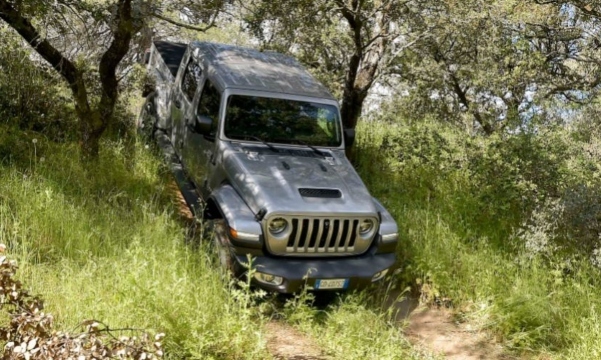 Jeep Gladiator: conquistador y sofisticado americano