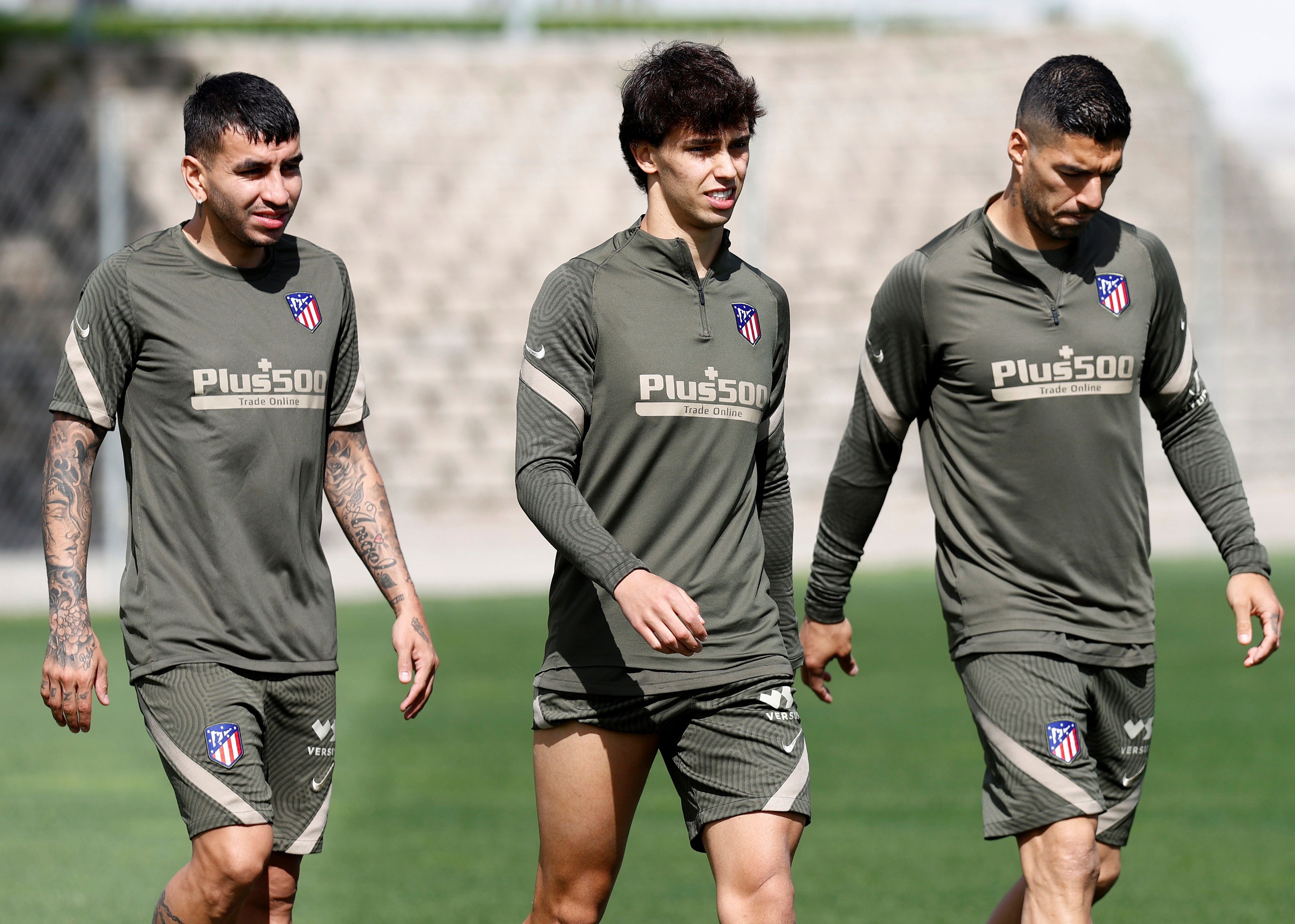 Correa, Joao Flix y Surez, durante el entrenamiento.