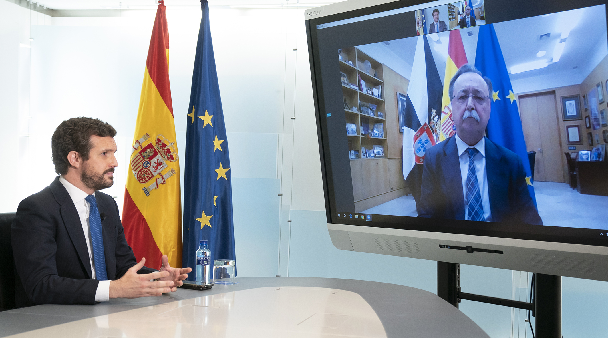 Pablo Casado, en videoconferencia con el presidente de Ceuta.