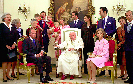la familia real con el papa Juan Pablo II