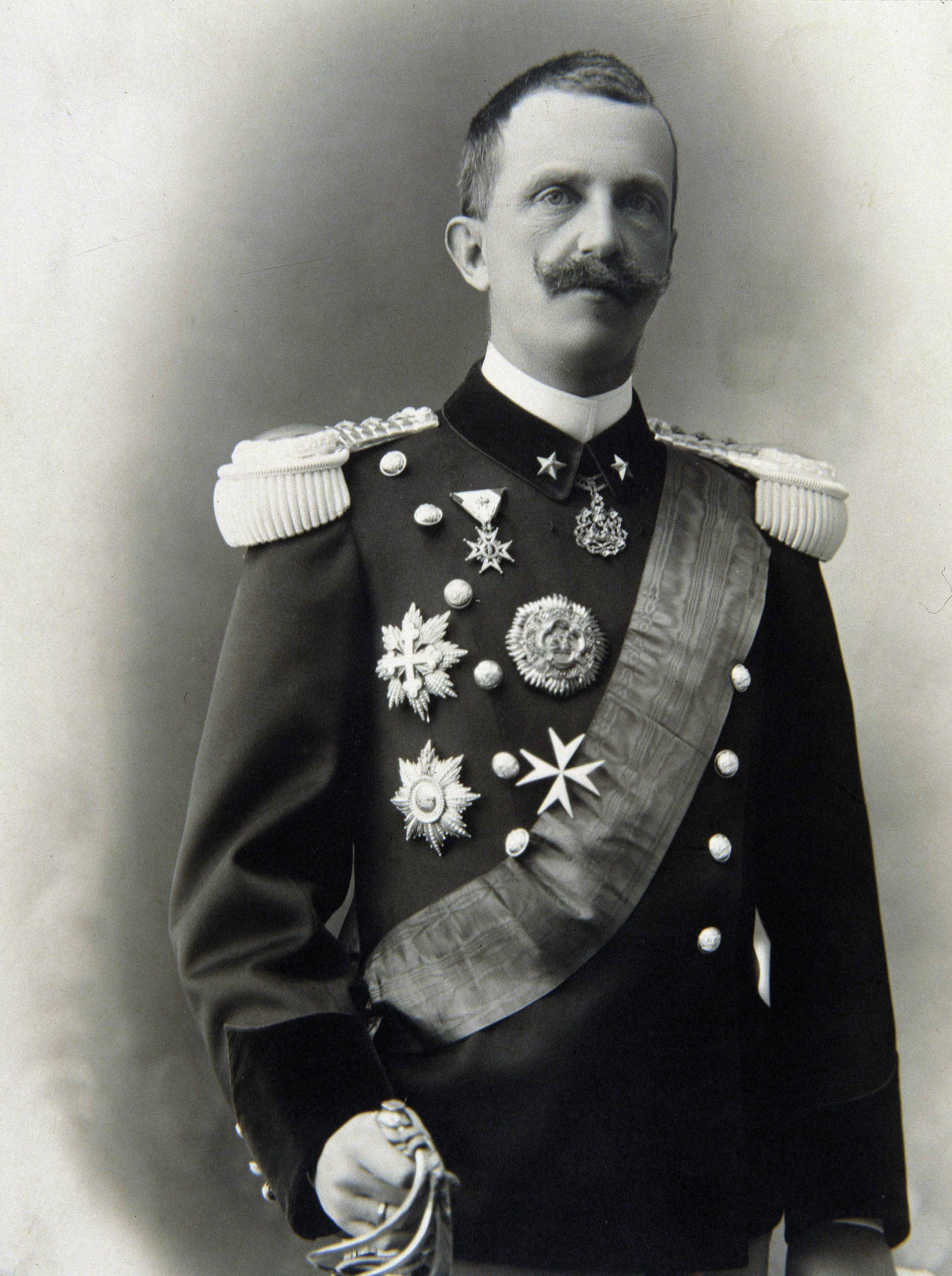 El rey Víctor Manuel III, padre de Humberto II.