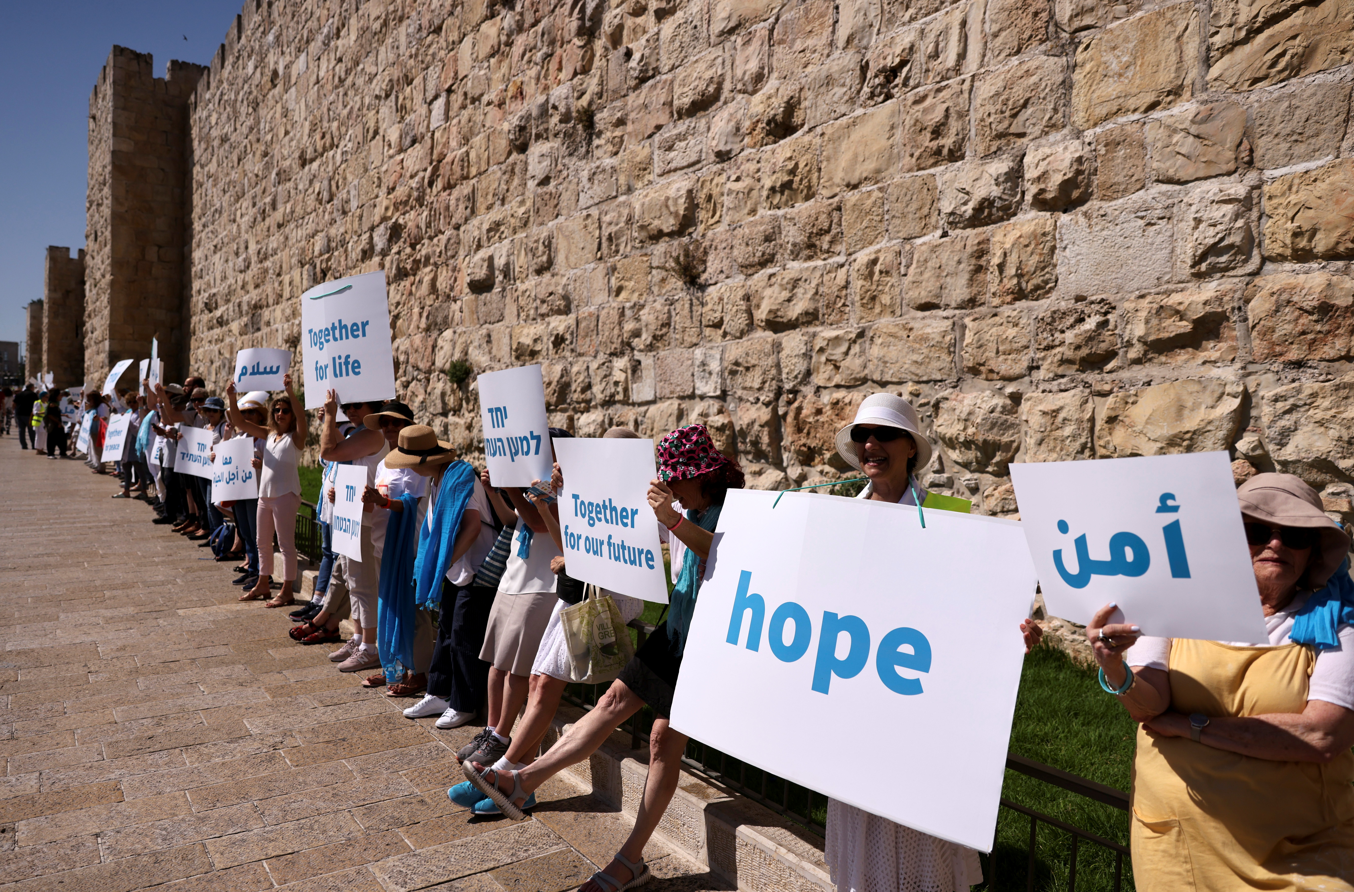 Mnifestacin a favor de la paz en la ciudad vieja de Jerusaln.