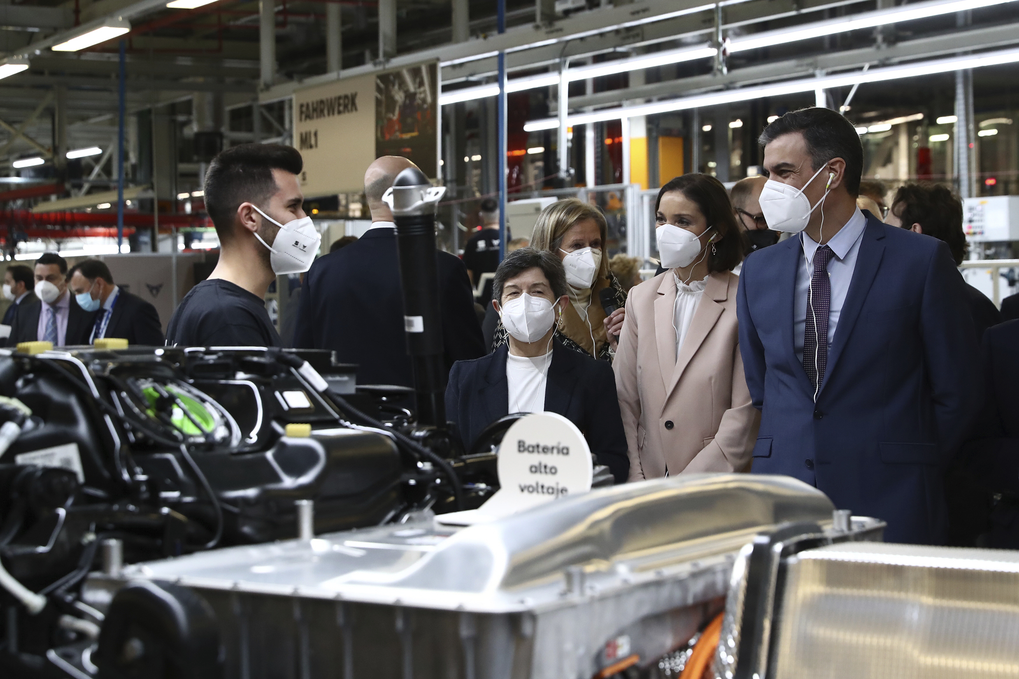 Pedro Snchez y la ministra de Industria Reyes Maroto en la visita que realizaron a la planta de SEAT en Martorell (Barcelona) en marzo.