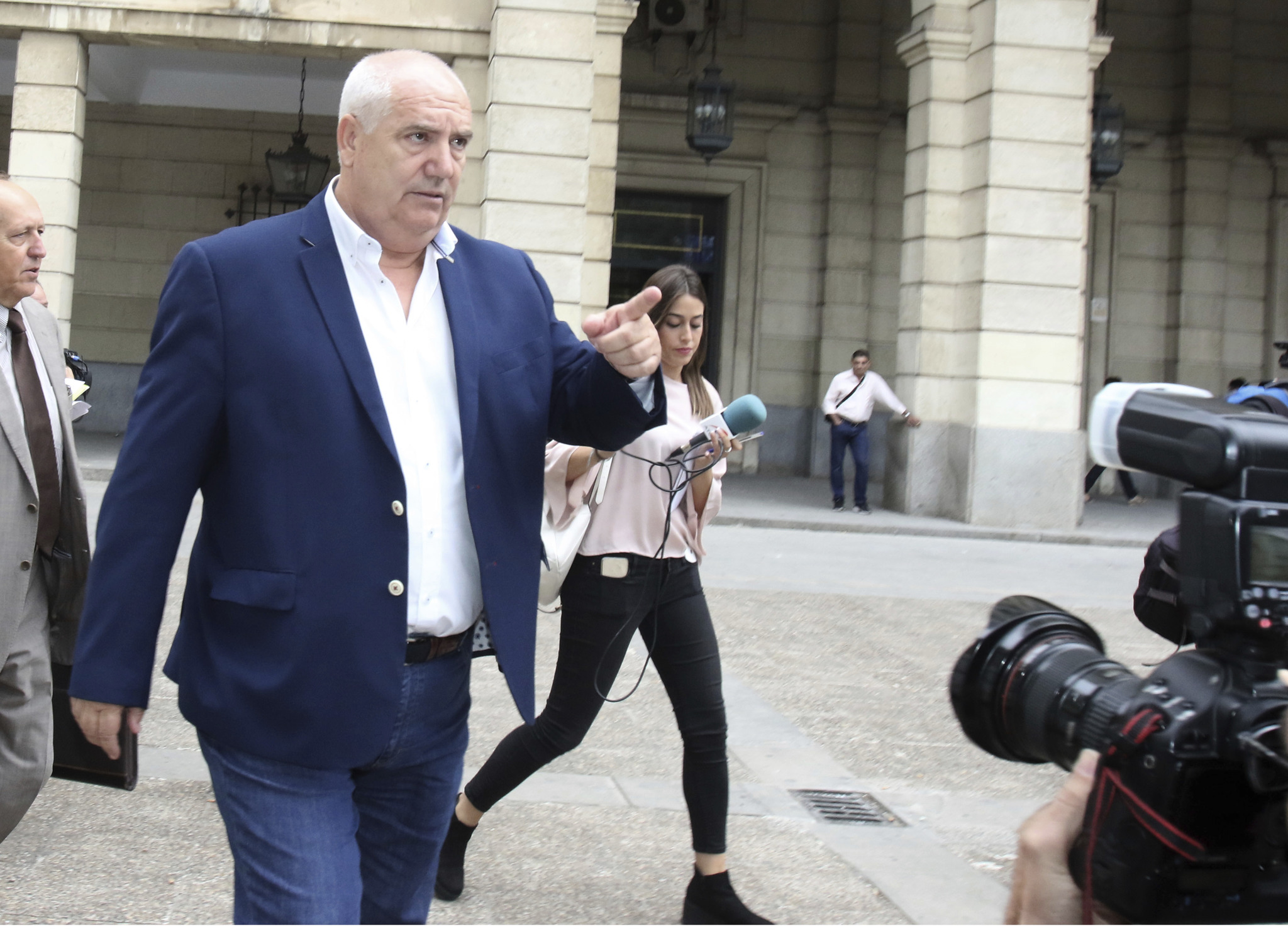 El ex secretario de CCOO-A Carbonero, saliendo de los juzgados de Sevilla tras declarar por los ERE.
