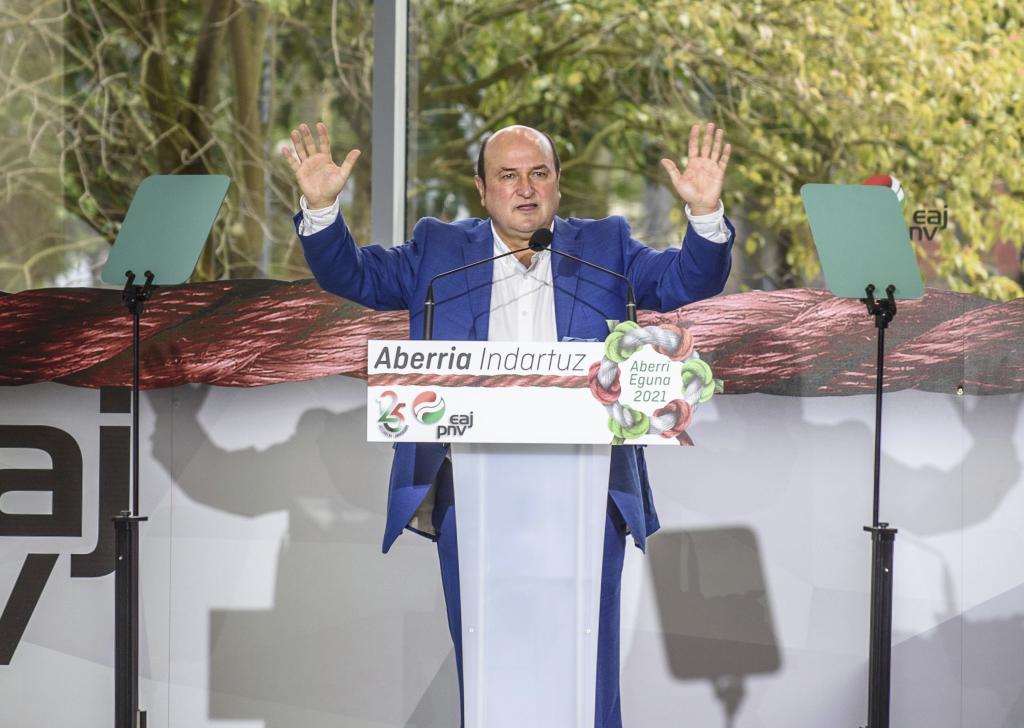 El presidente del PNV Andoni Ortuzar durante un acto de su partido en el palacio Euskalduna de Bilbao.