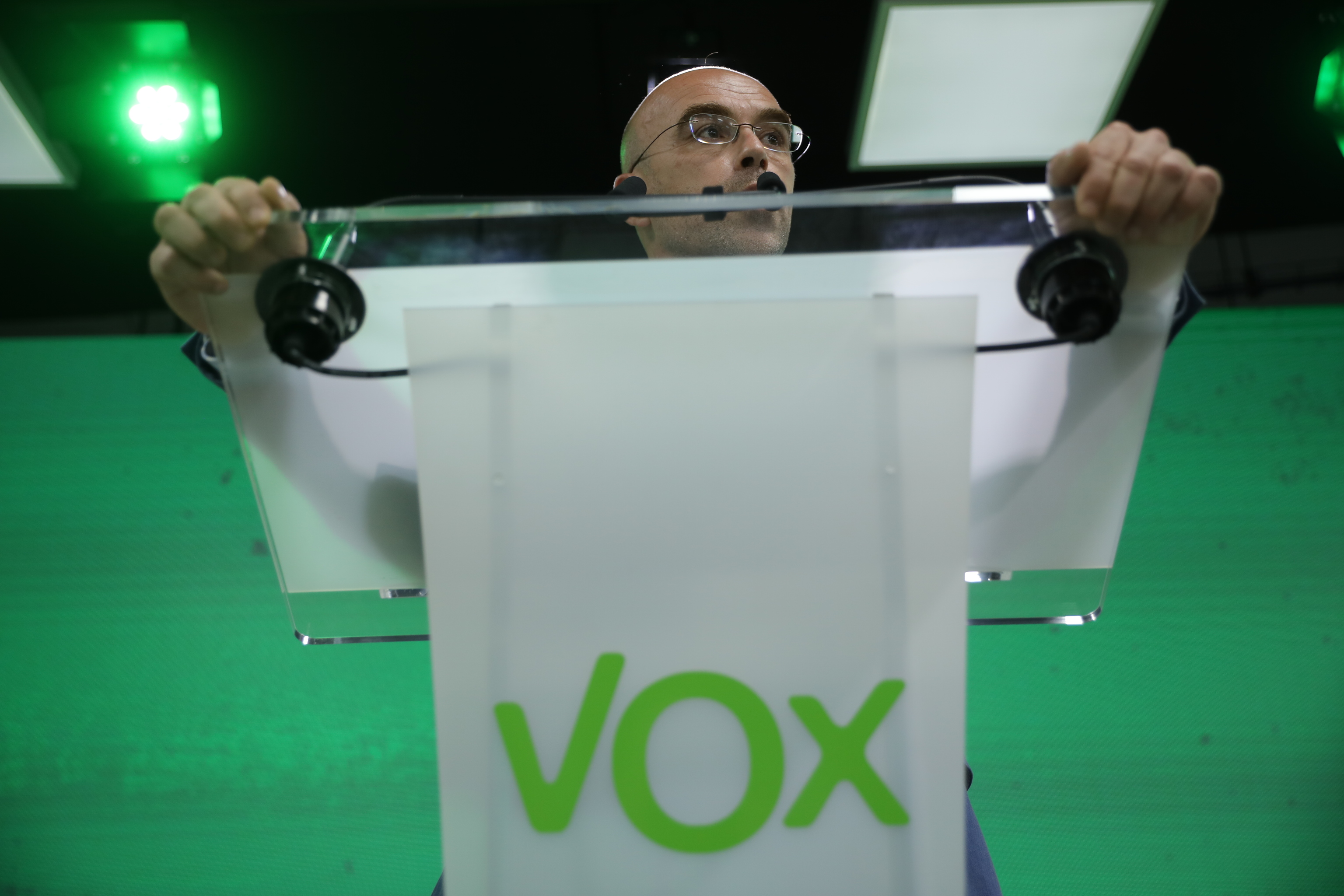 El portavoz de Vox Jorge Buxad, durante una comparecencia de prensa.