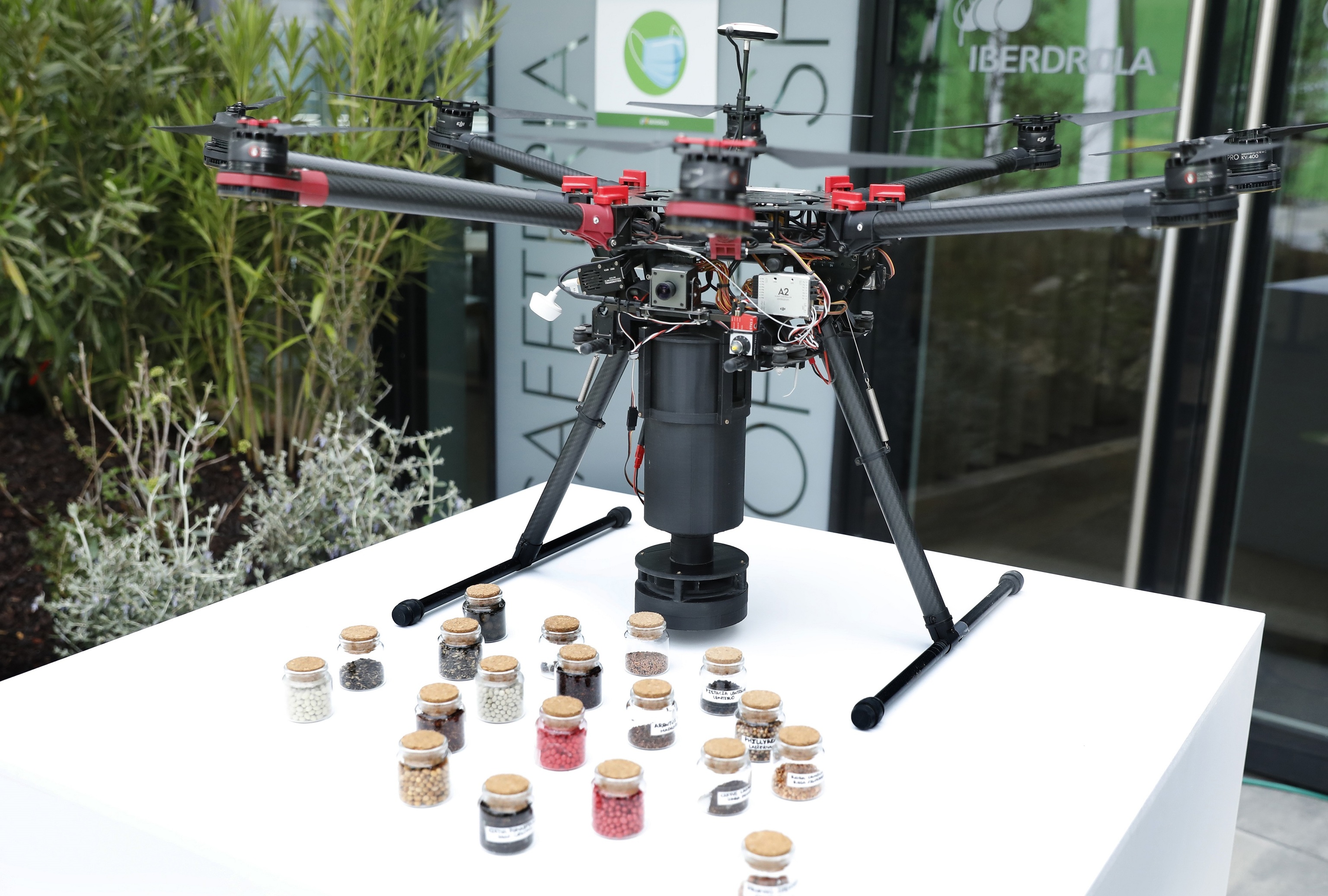 Dron y semillas inteligentes para reforestacin