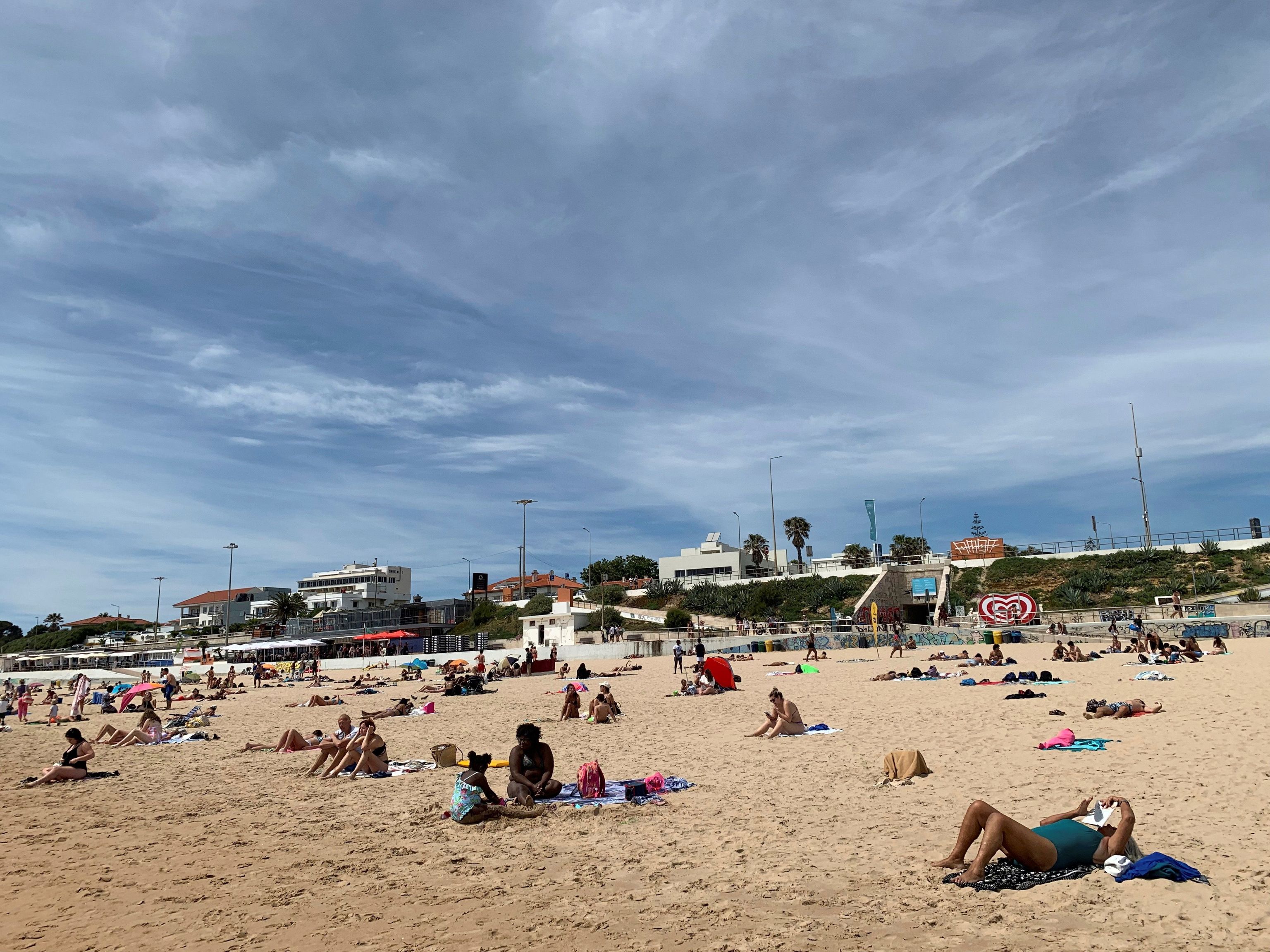 Portugal se adelanta al verano y "estrena" sus playas l