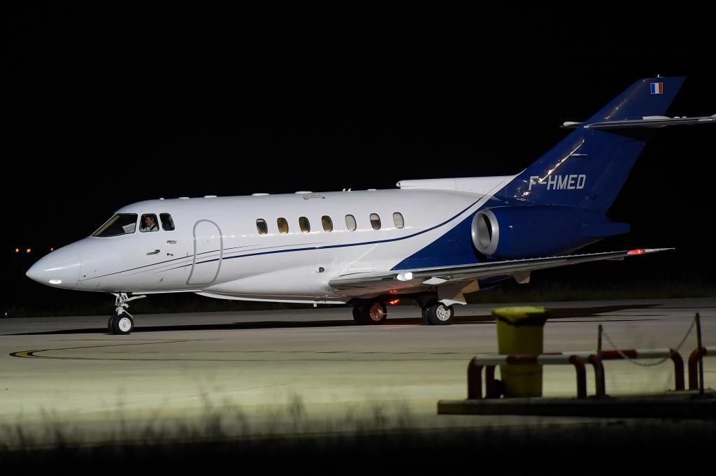 El avión que trasladó a Brahim Ghali despega del aeropuerto de Pamplona.