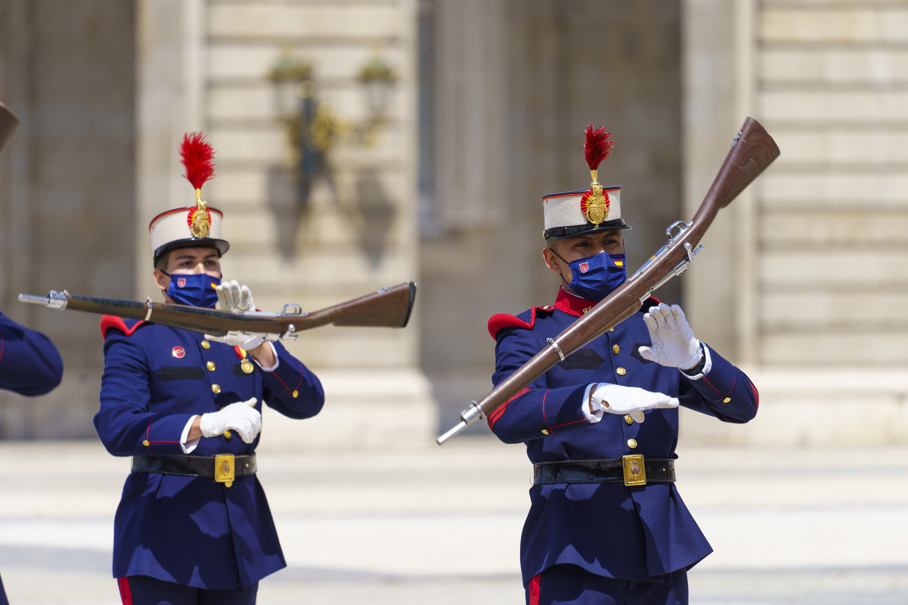 El Palacio Real de Madrid acoge de nuevo el Relevo Solemne de la guardia  tras 14 meses sin celebrarse | Madrid