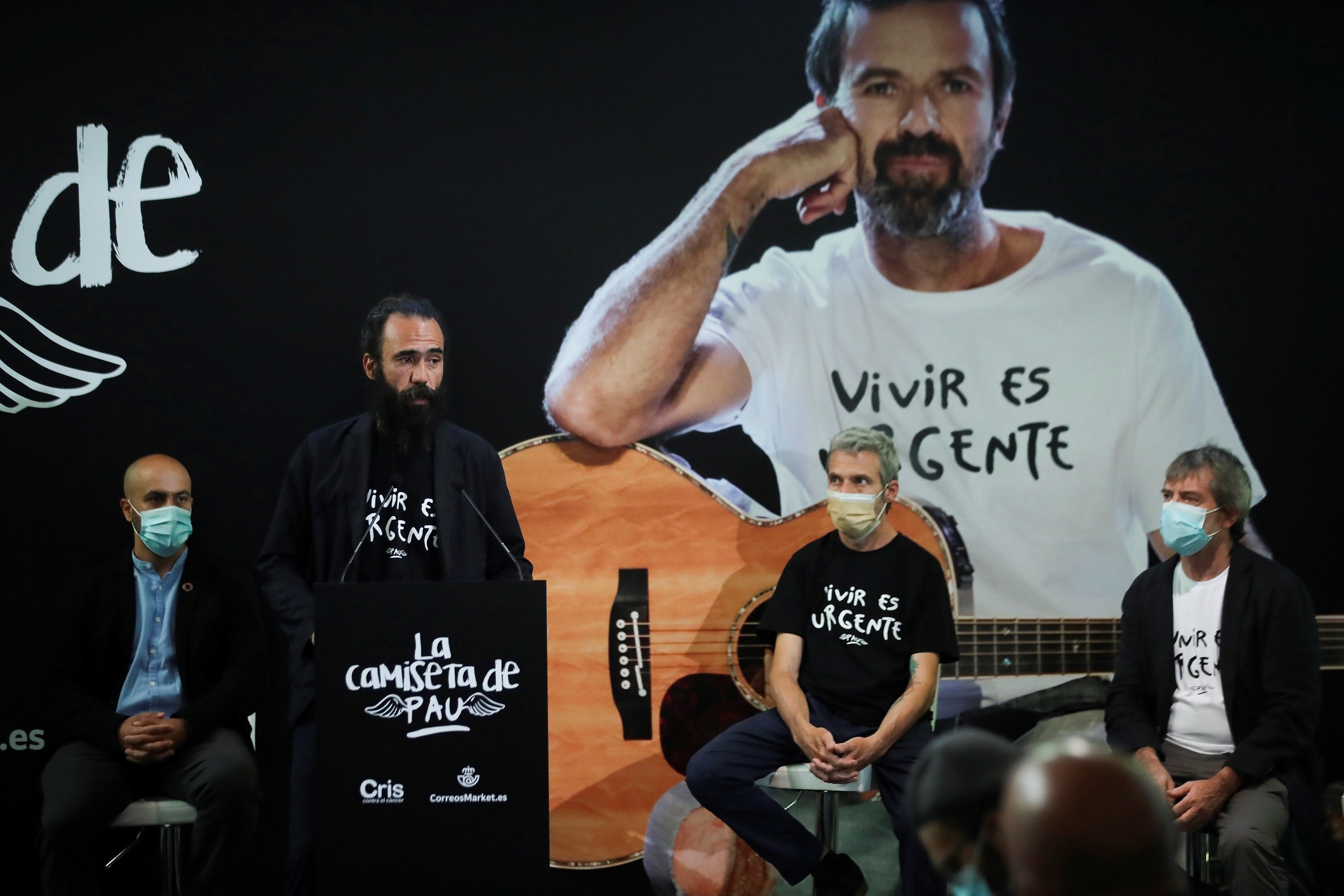 Acto de presentacin de la camiseta solidaria 'Vivir es urgente'