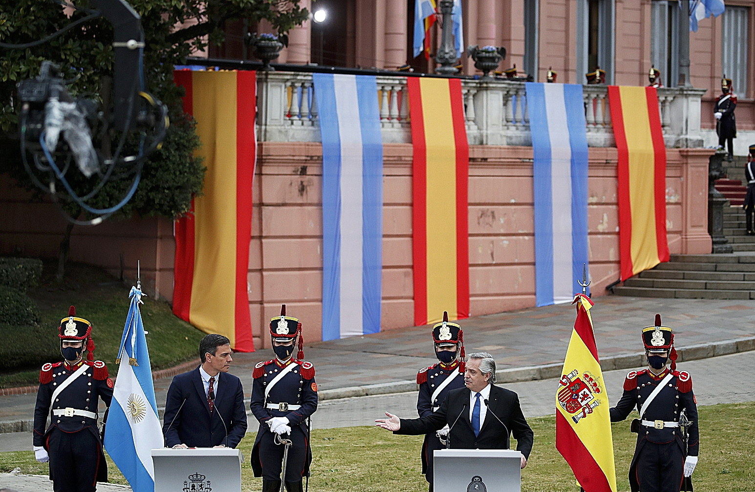 Pedro Snchez y el presidente argentino, Alberto Fernndez, ayer, en la comparecencia de ambos en la Casa Rosada.
