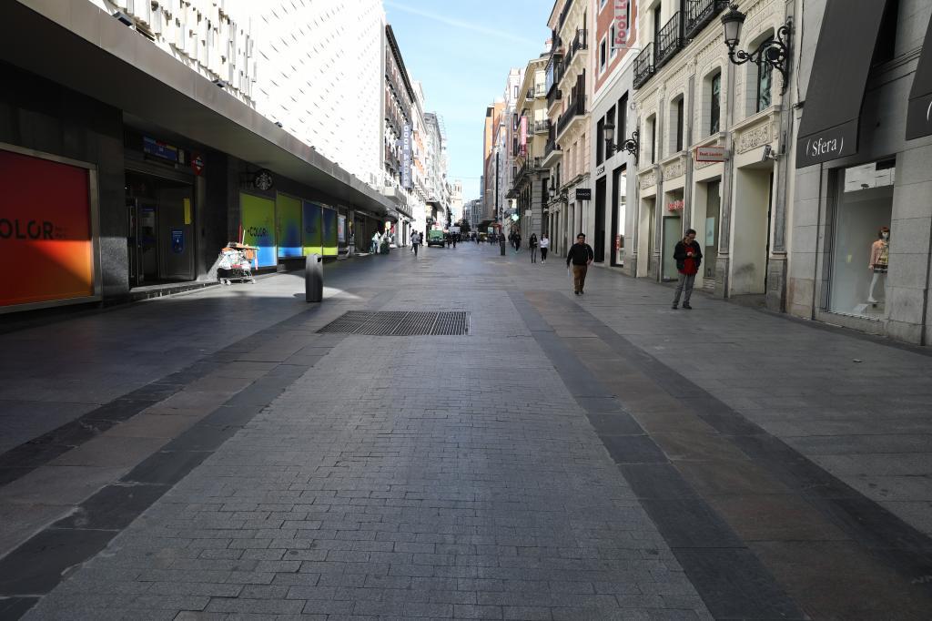 La cntrica calle Preciados, en Madrid, prcticamente vaca tras la declaracin del estado de alarma, en marzo de 2020.