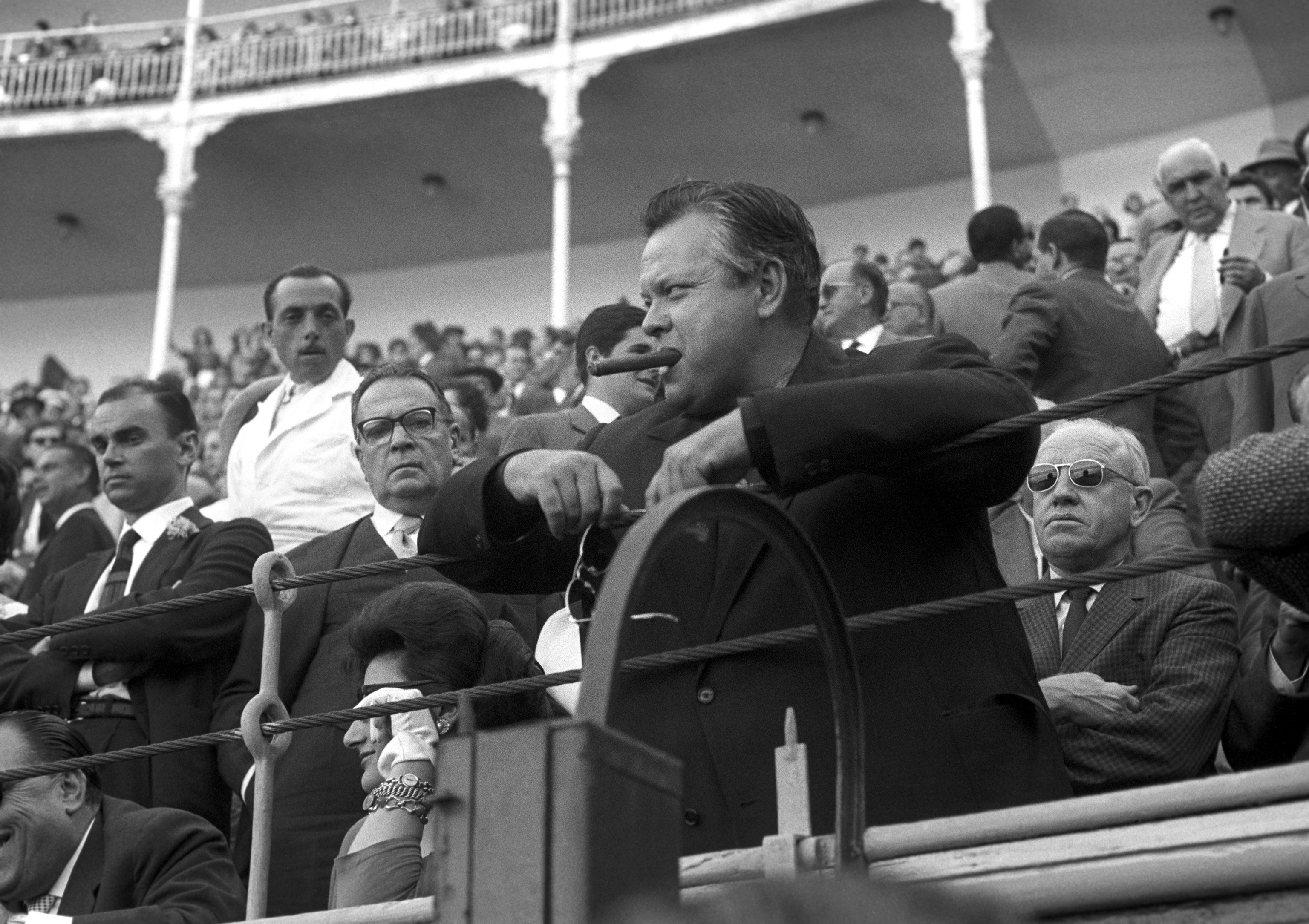 Orson Welles, en un tendido de Las  Ventas, en los aos 50.
