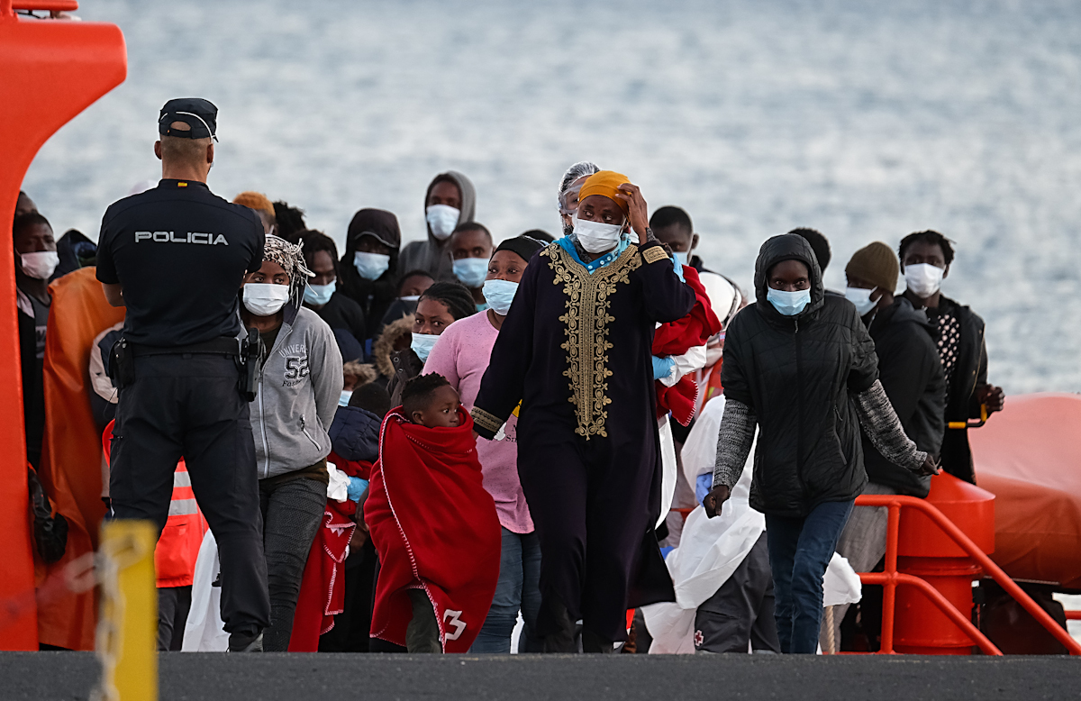 Un grupo de 56 inmigrantes subsaharianos rescatados esta semana en aguas de Fuerteventura.