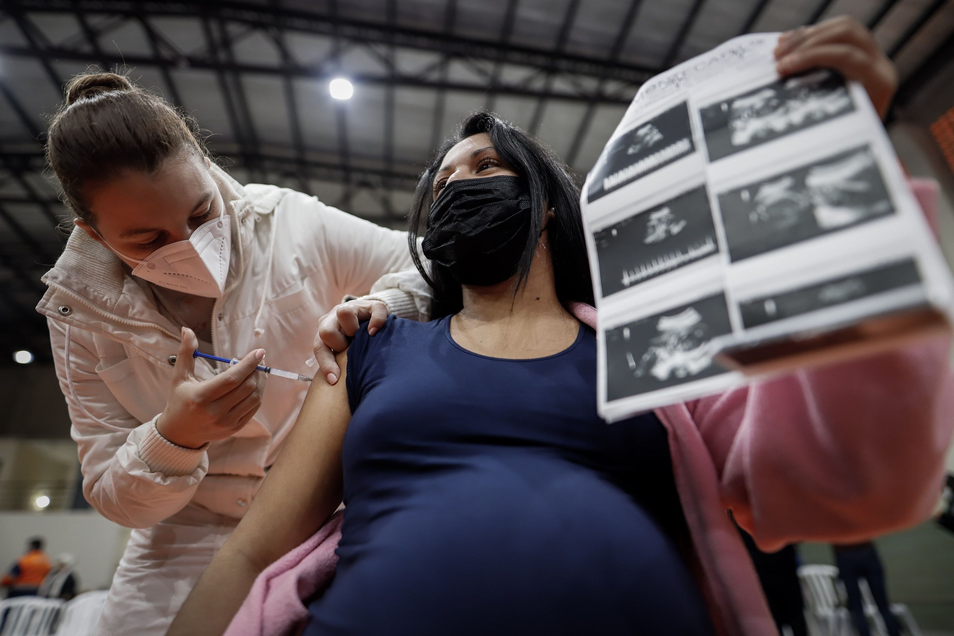 La Sociedad Española de Ginecología y Obstetricia recomienda vacunar a las  embarazadas cuando les corresponda por edad | Salud
