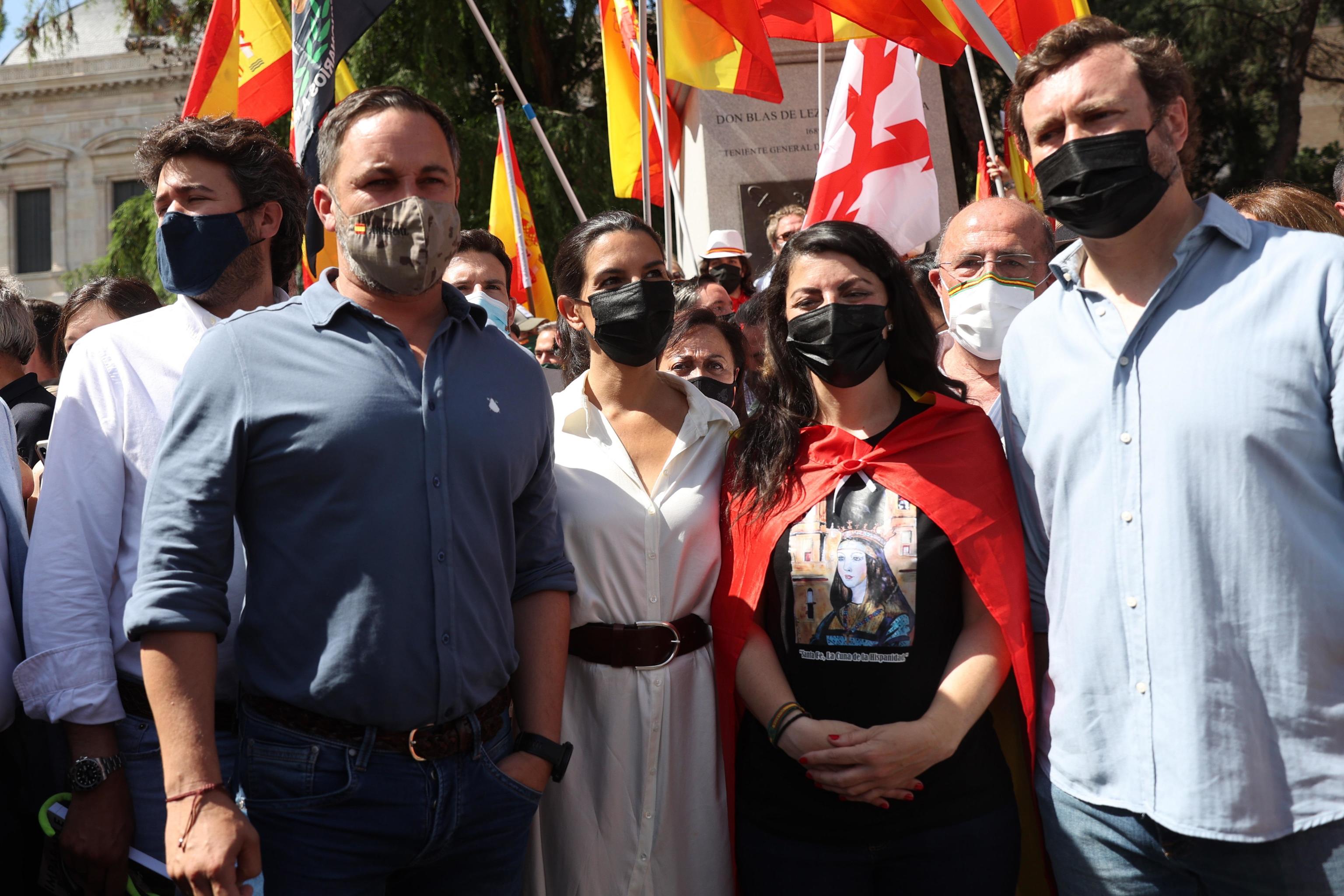 Santiago Abascal, Roco Monasterio, Macarena Olona e Ivn Espinosa de los Montero en la manifestacin de Coln contra los indultos.