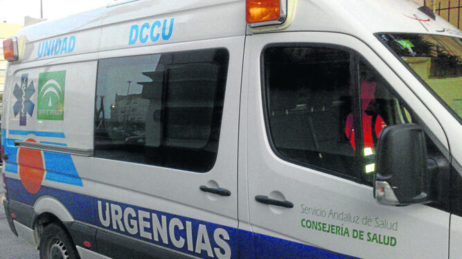 Una ambulancia del DCCU de Emergencias Andaluca.