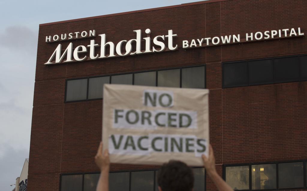 Protesta, el pasado 7 de junio, contra la vacunacin obligaria en el hospital
