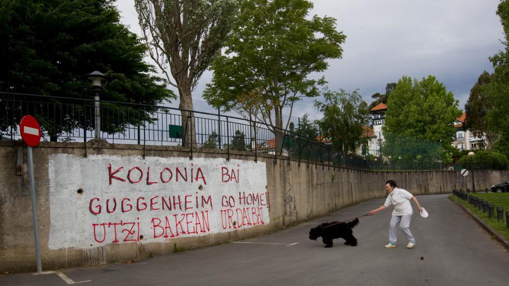 Pintada en contra del proyecto de un nuevo Guggenheim en Urdaibai cuando en 2011 el Gobierno vasco encargaba estudios sobre su viabilidad.