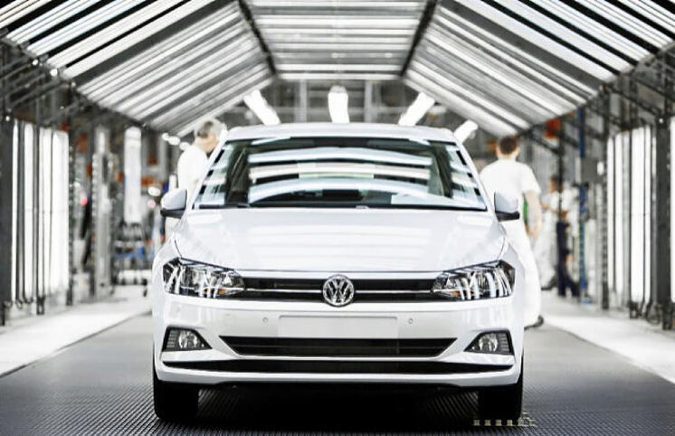 Un Volkswagen Polo en la lnea de produccin de Volkswagen Navarra., Volkswagen T-Cross, Volkswagen Taigo, chips, semiconductores, ERTE