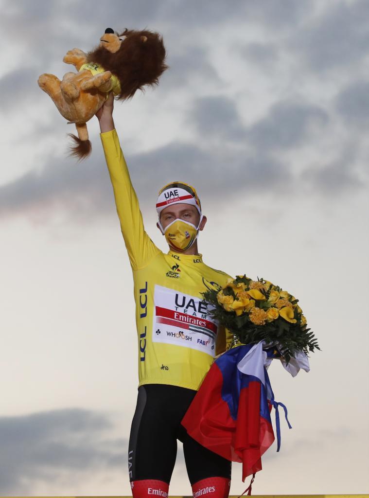 Pogacar celebrando su victoria en el Tour de Francia 2020