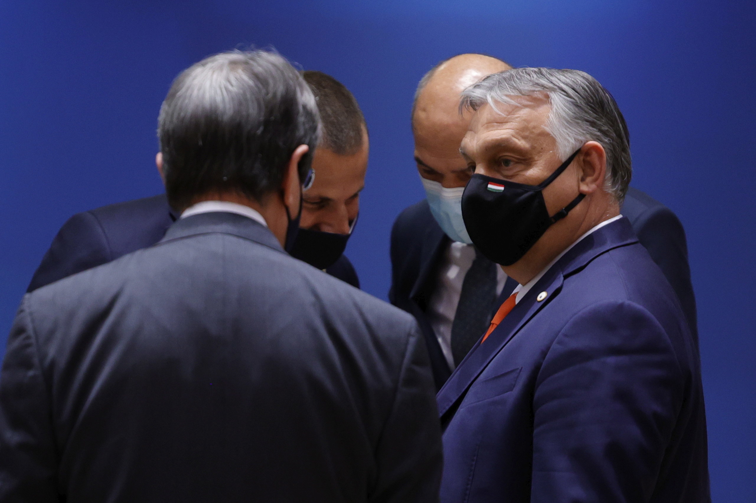 El primer ministro hngaro, Viktor Orban (derecha), en la cumbre.