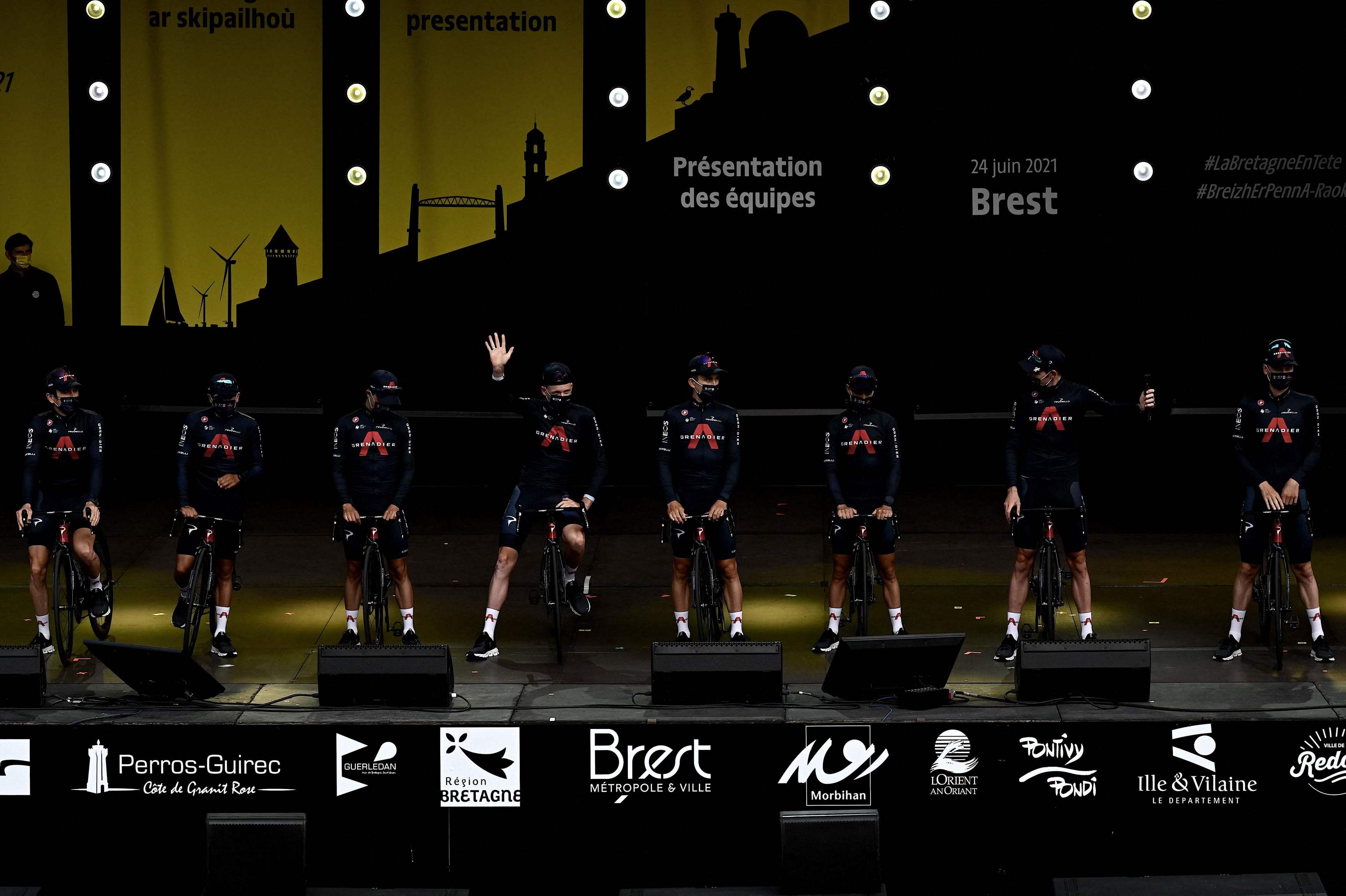 El equipo Ineos, durante la presentacin del Tour, el jueves en Brest.