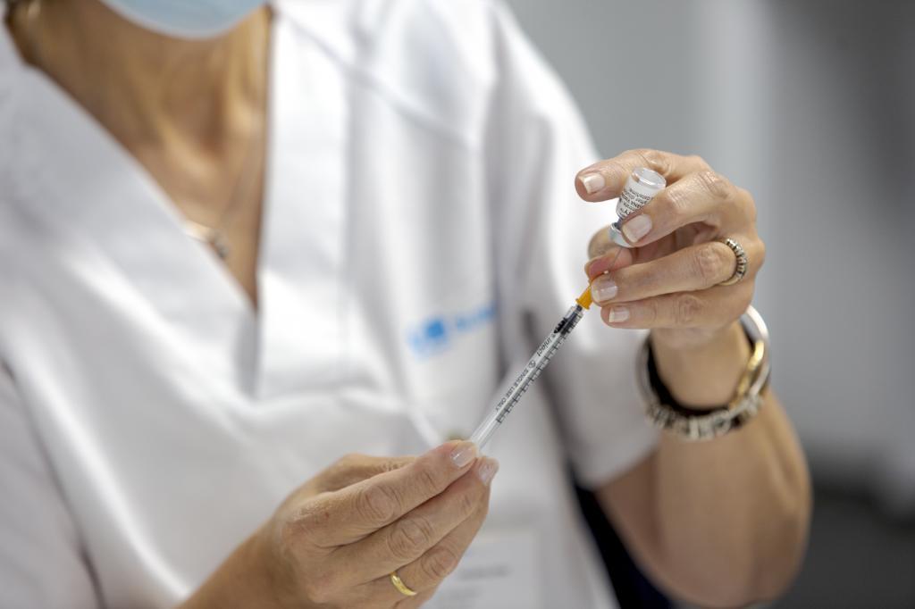 Acciona, El Corte Ingls y Santander empezarn a vacunar en Madrid