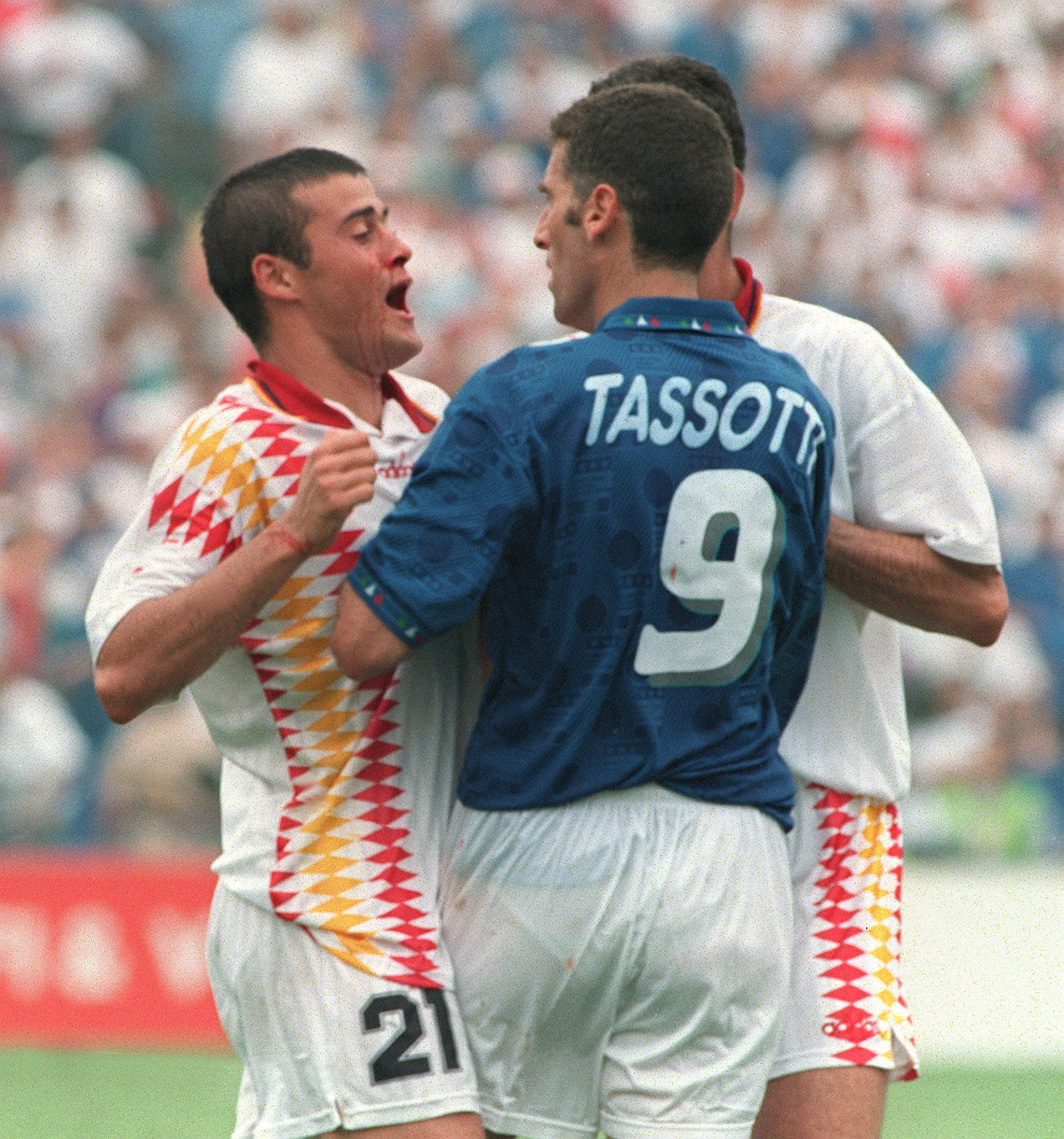 Luis Enriqe se enfrenta a Tassotti, en el Mundial'94.